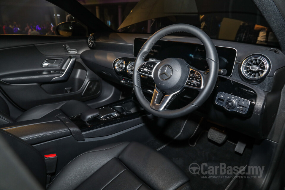 Subaru Outback BN (2015) Interior