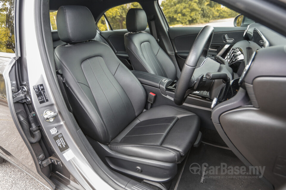 Toyota Innova AN140 (2016) Interior