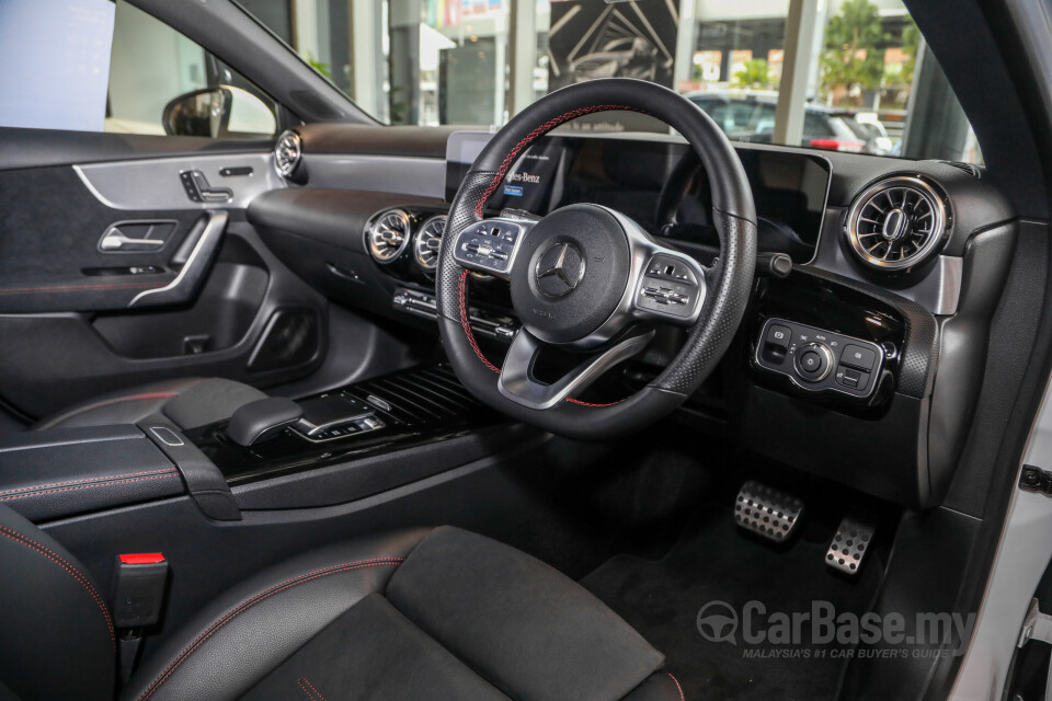 Mitsubishi Outlander RE Facelift (2016) Interior