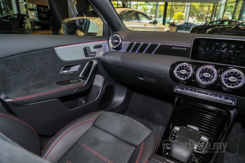 Perodua Aruz D38L (2019) Interior