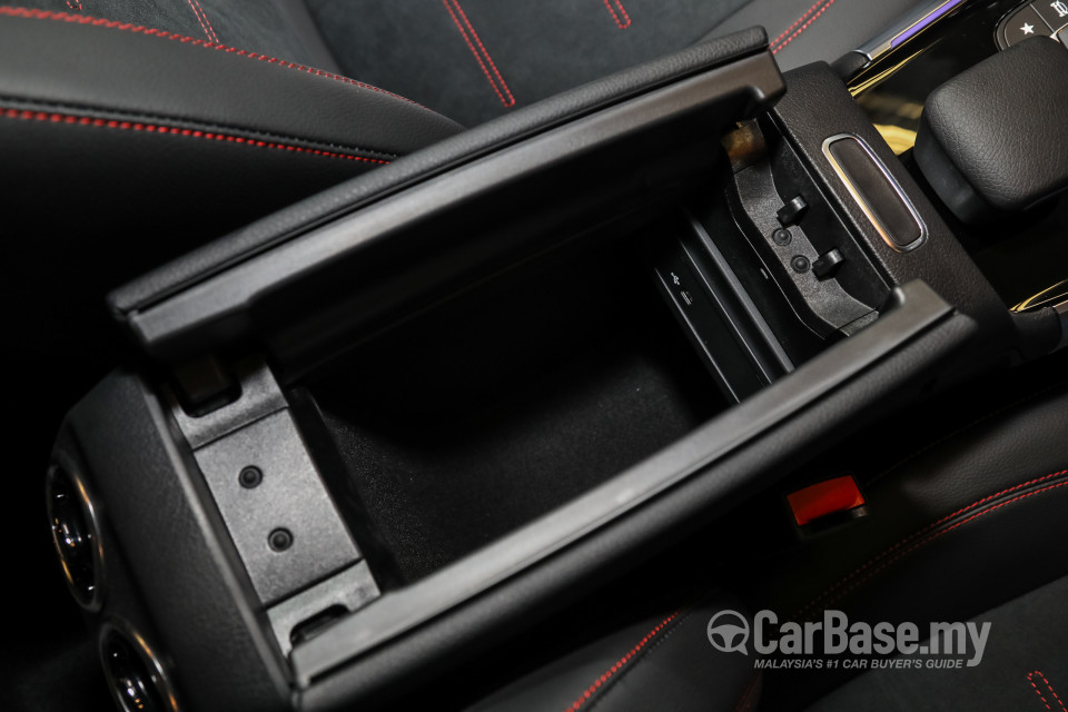 Mercedes-Benz GLB X247 (2020) Interior