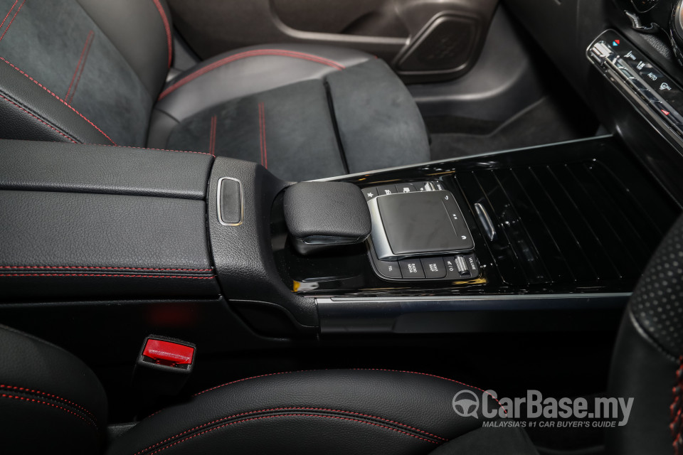 Mercedes-Benz GLB X247 (2020) Interior