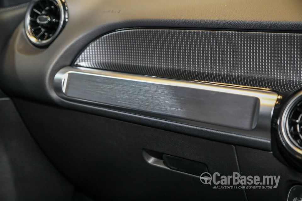 Mercedes-Benz GLB X247 (2020) Interior