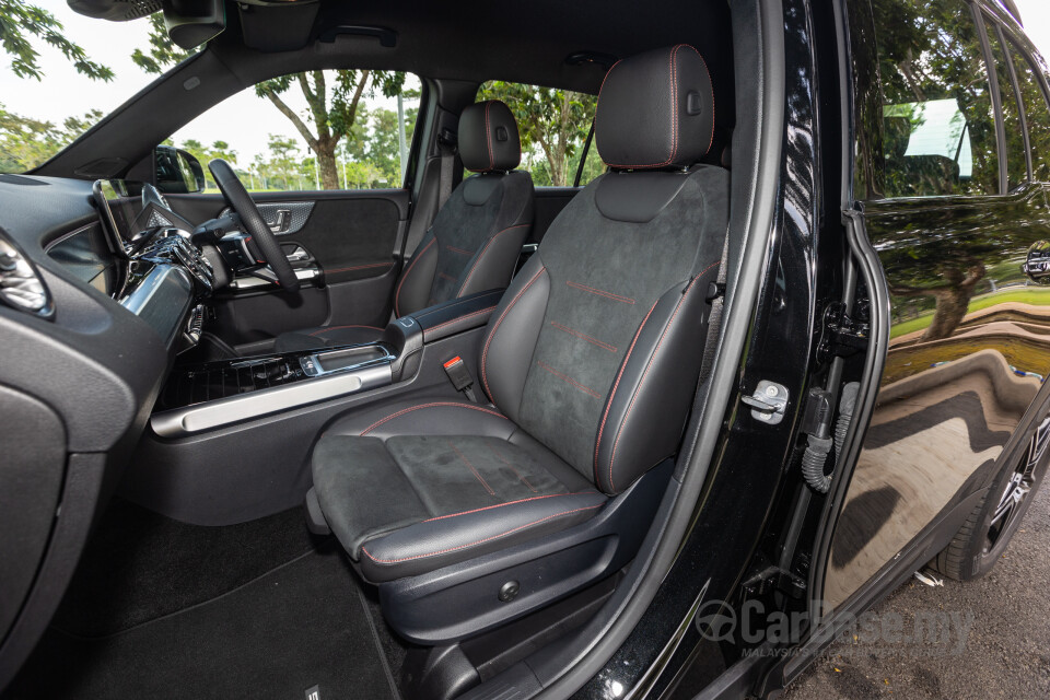 Mercedes-Benz GLB X247 Facelift (2024) Interior