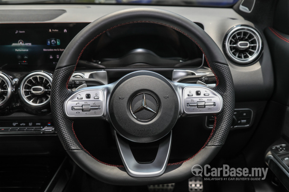 Mercedes-Benz AMG GLB X247 (2020) Interior