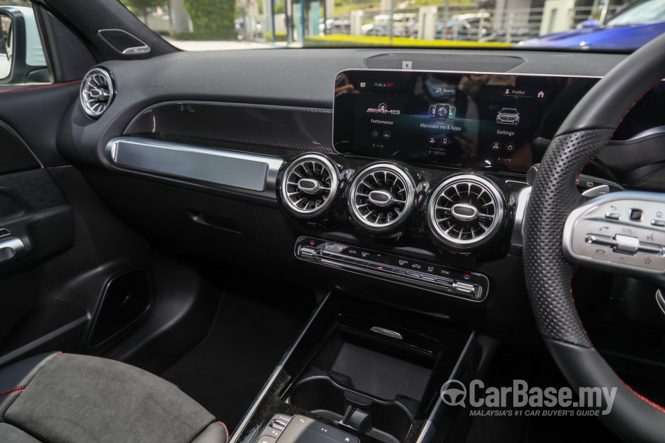 Mercedes-Benz AMG GLB X247 (2020) Interior