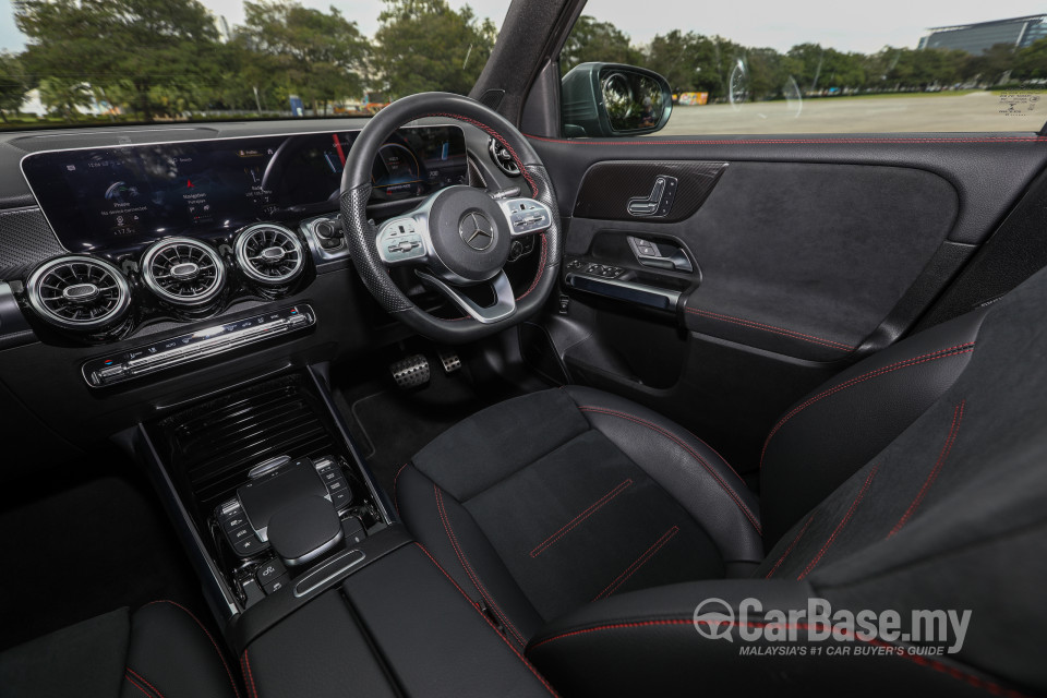 Mercedes-Benz AMG GLB X247 (2020) Interior