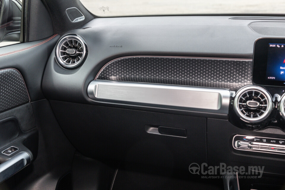 Mercedes-Benz AMG GLB X247 Facelift (2024) Interior