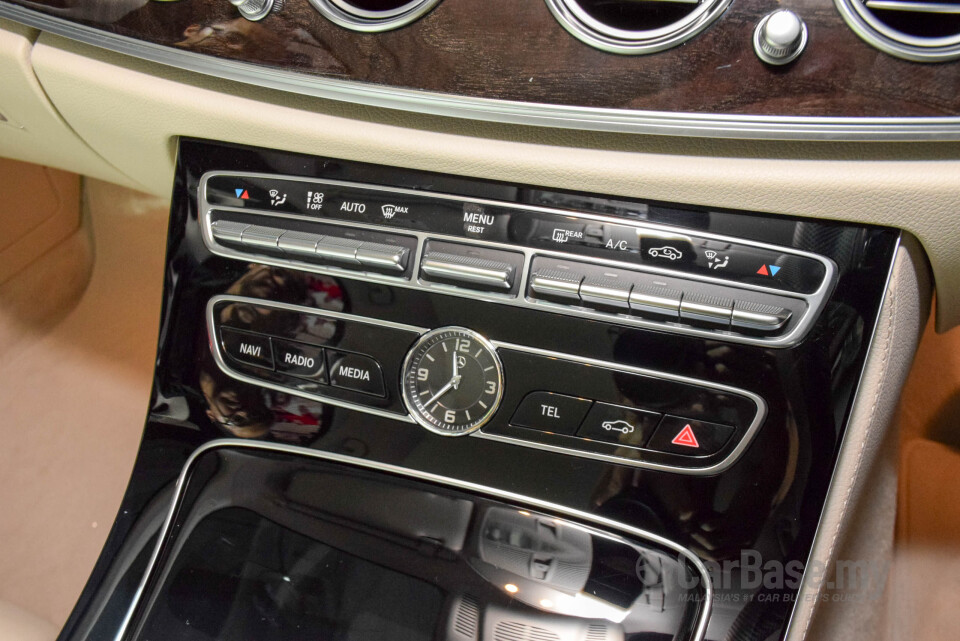 Nissan Navara D23 (2015) Interior