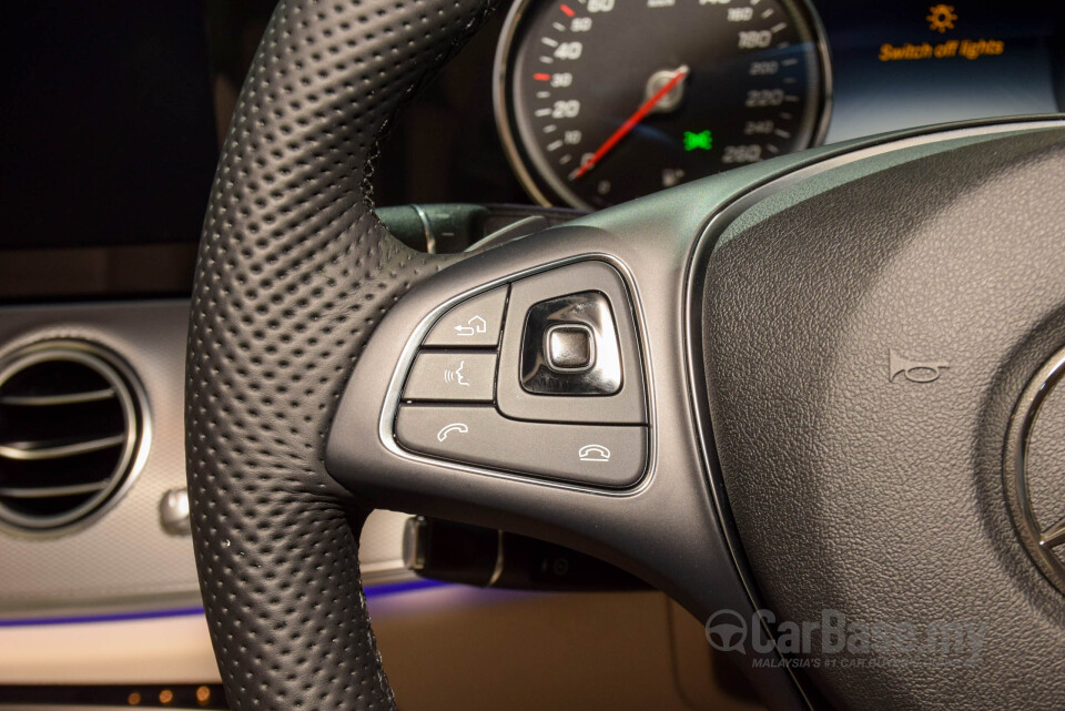 Toyota Innova AN140 (2016) Interior