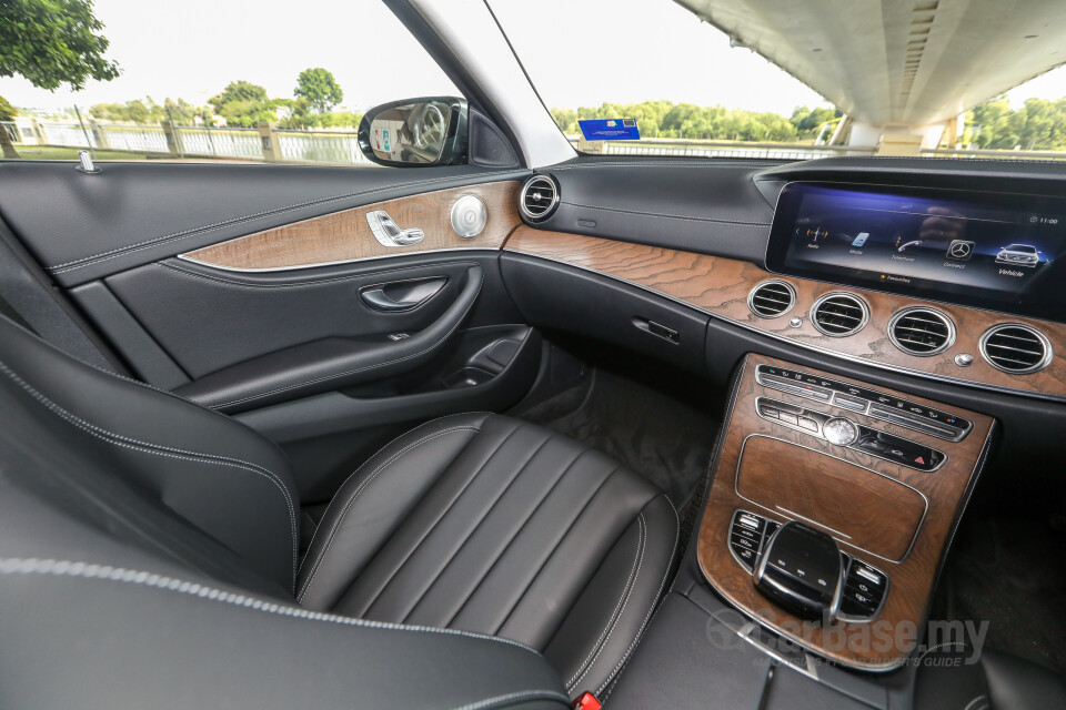 Kia Stinger CK (2018) Interior