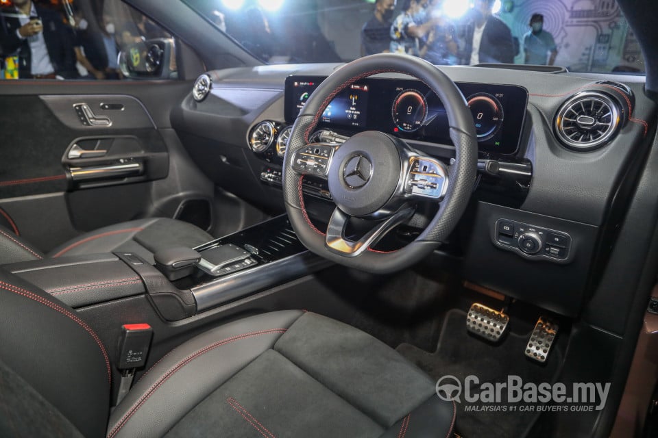 Mercedes-Benz EQA H243 (2022) Interior