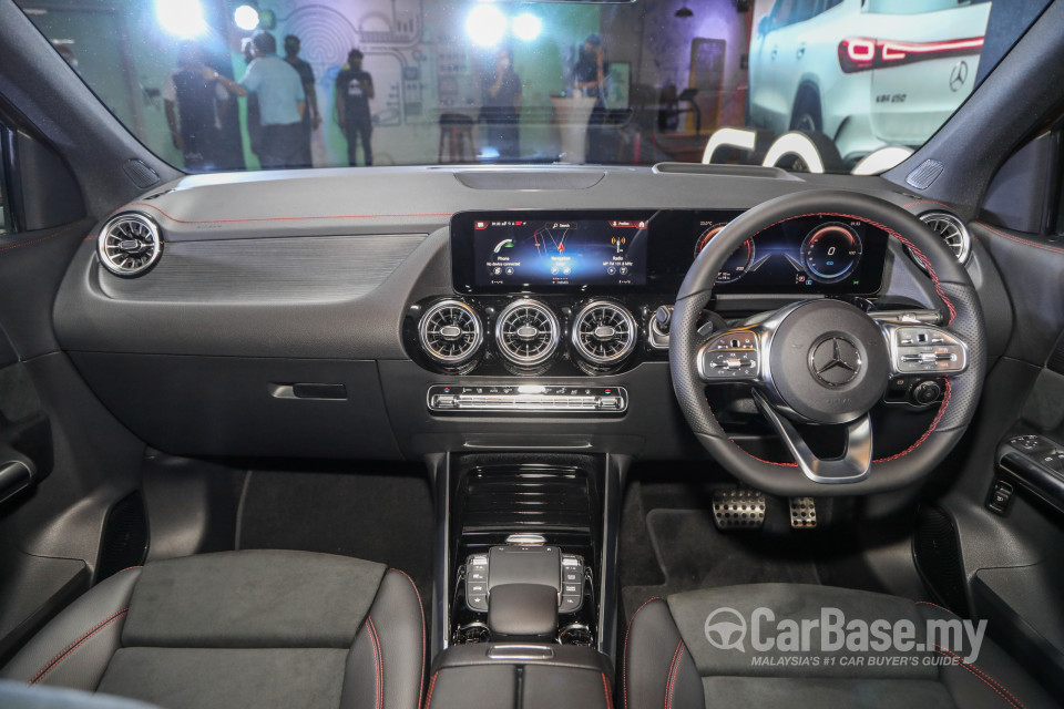 Mercedes-Benz EQA H243 (2022) Interior