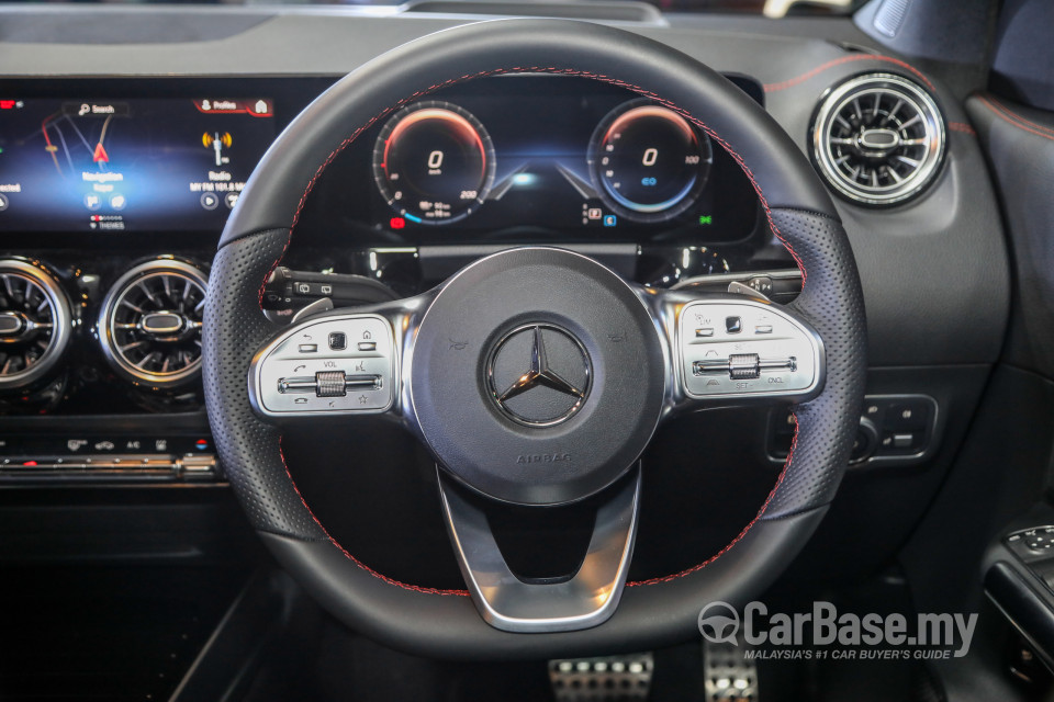 Mercedes-Benz EQA H243 (2022) Interior