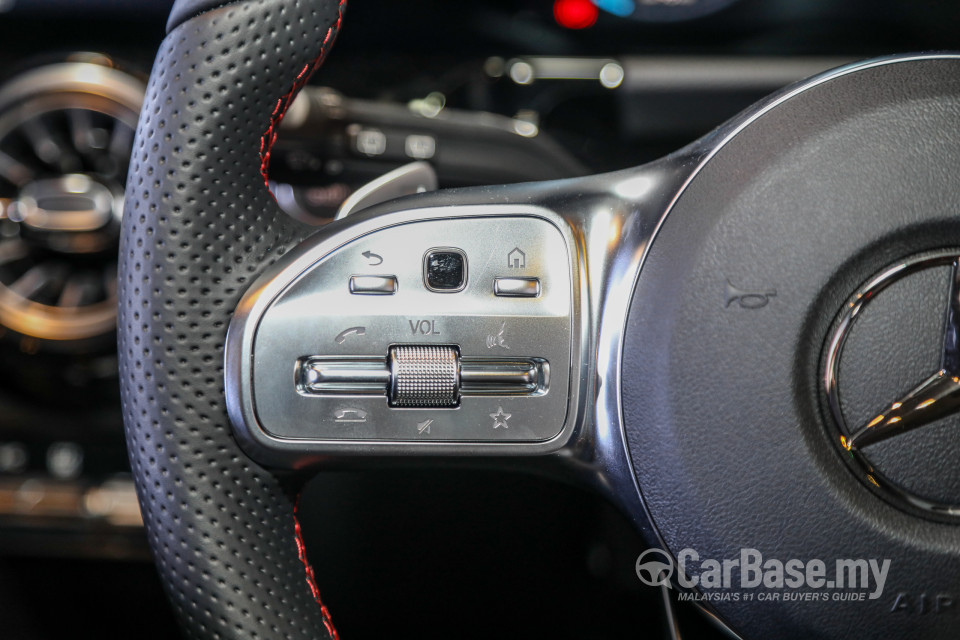 Mercedes-Benz EQA H243 (2022) Interior