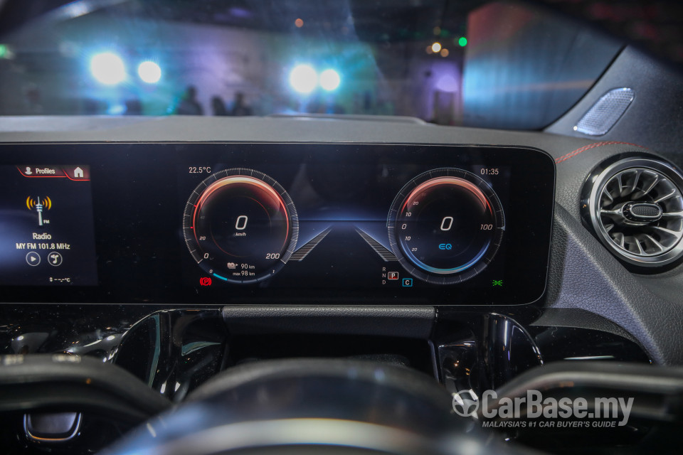 Mercedes-Benz EQA H243 (2022) Interior