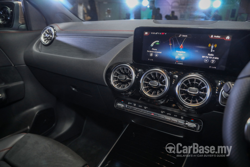 Mercedes-Benz EQA H243 (2022) Interior