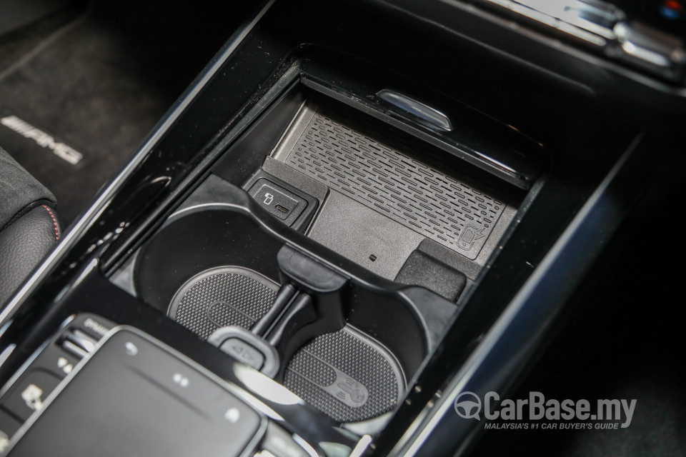 Mercedes-Benz EQA H243 (2022) Interior