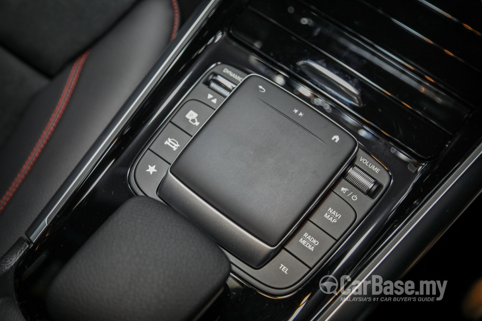 Mercedes-Benz EQA H243 (2022) Interior