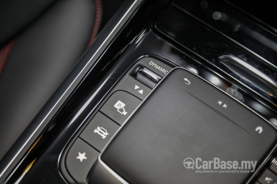Mercedes-Benz EQA H243 (2022) Interior