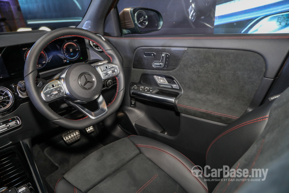 Mercedes-Benz EQA H243 (2022) Interior