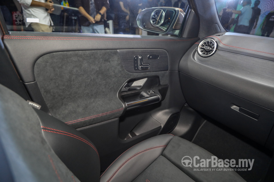 Mercedes-Benz EQA H243 (2022) Interior