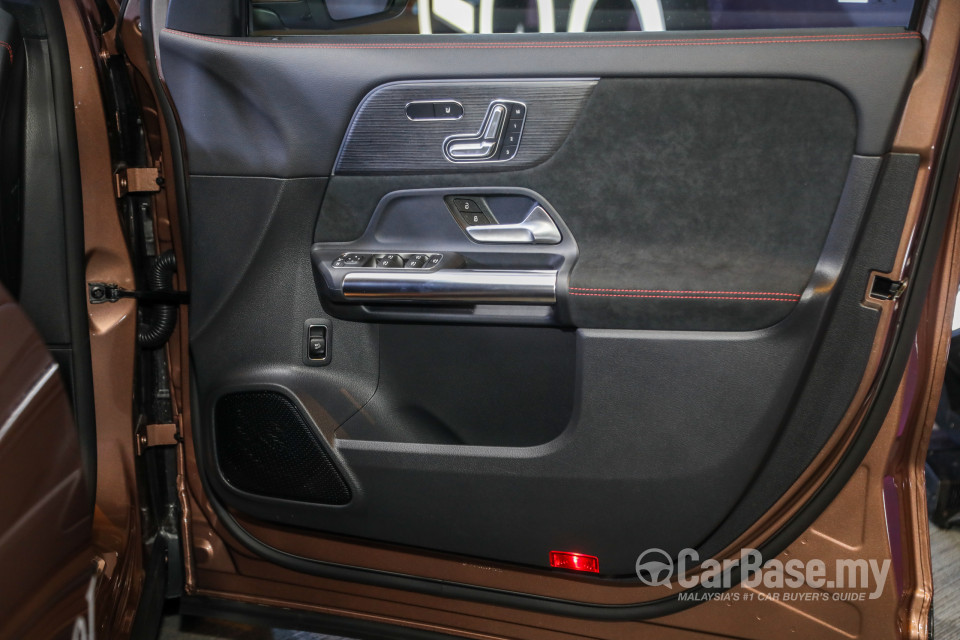 Mercedes-Benz EQA H243 (2022) Interior