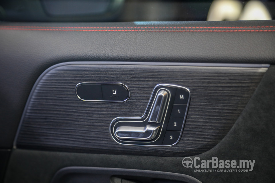 Mercedes-Benz EQA H243 (2022) Interior