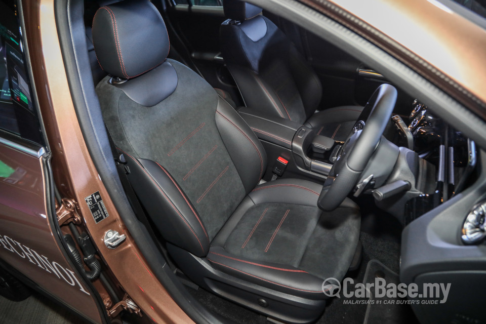 Mercedes-Benz EQA H243 (2022) Interior