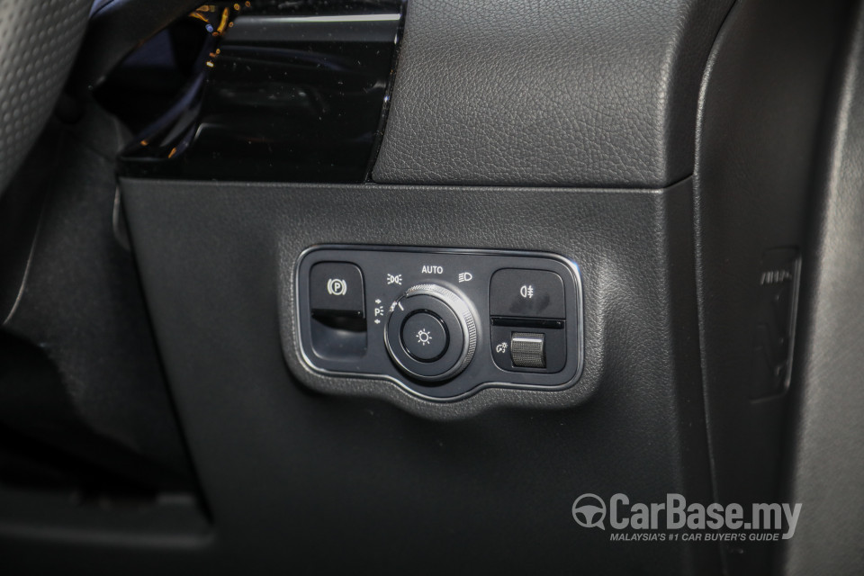 Mercedes-Benz EQA H243 (2022) Interior