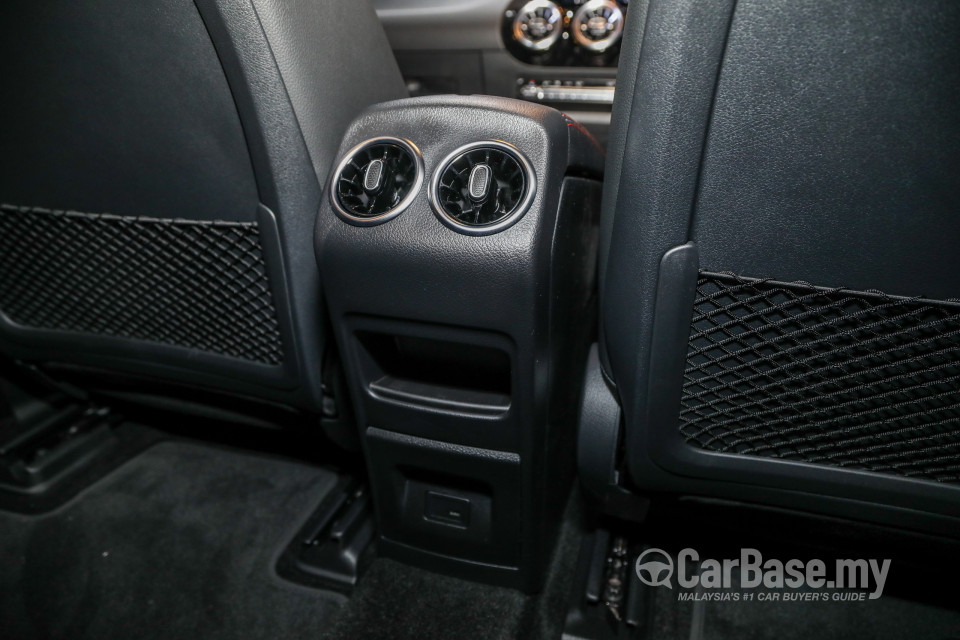 Mercedes-Benz EQA H243 (2022) Interior