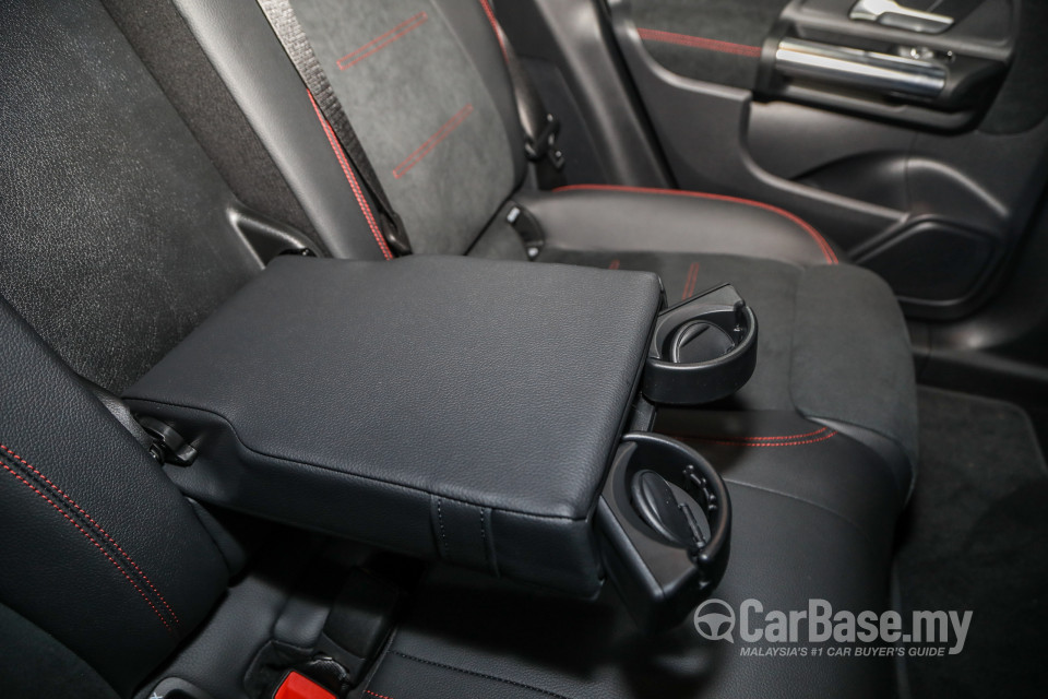 Mercedes-Benz EQA H243 (2022) Interior