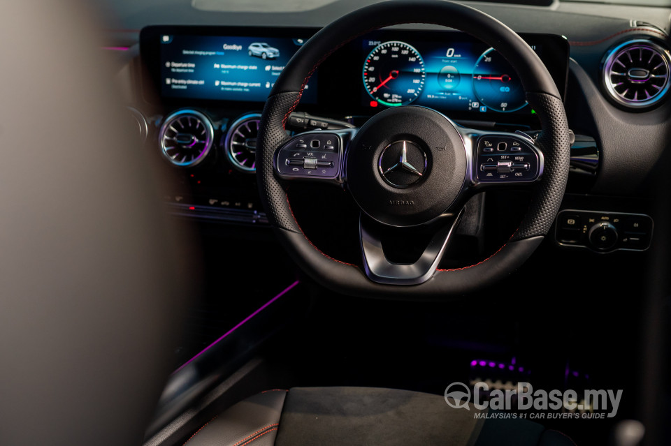 Mercedes-Benz EQA H243 (2022) Interior