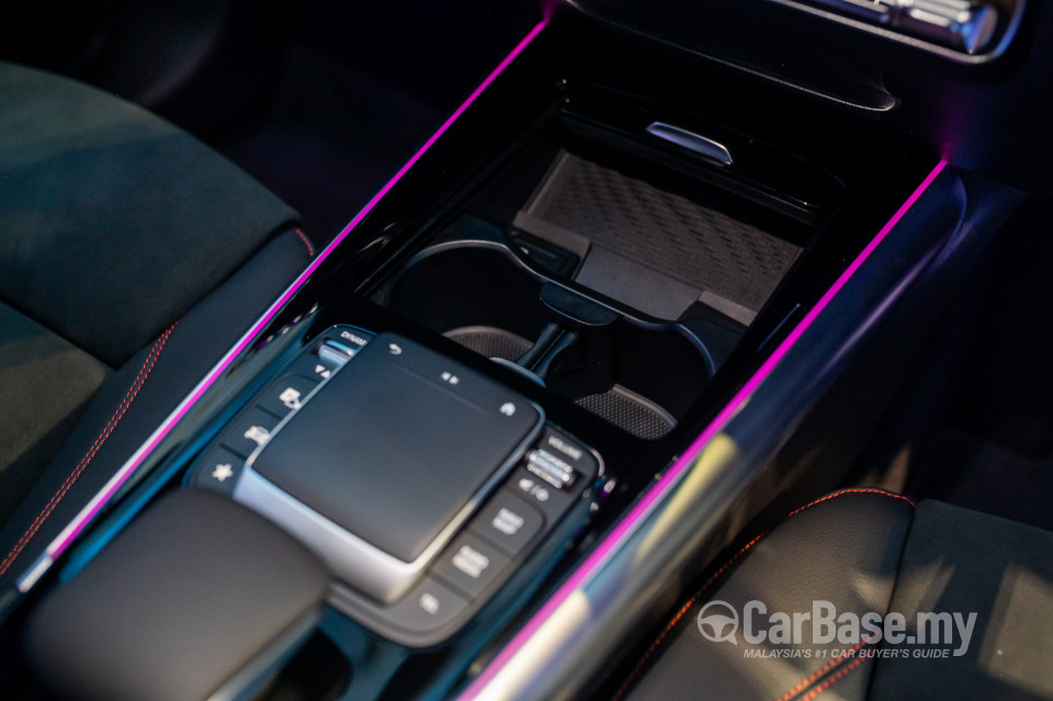 Mercedes-Benz EQA H243 (2022) Interior