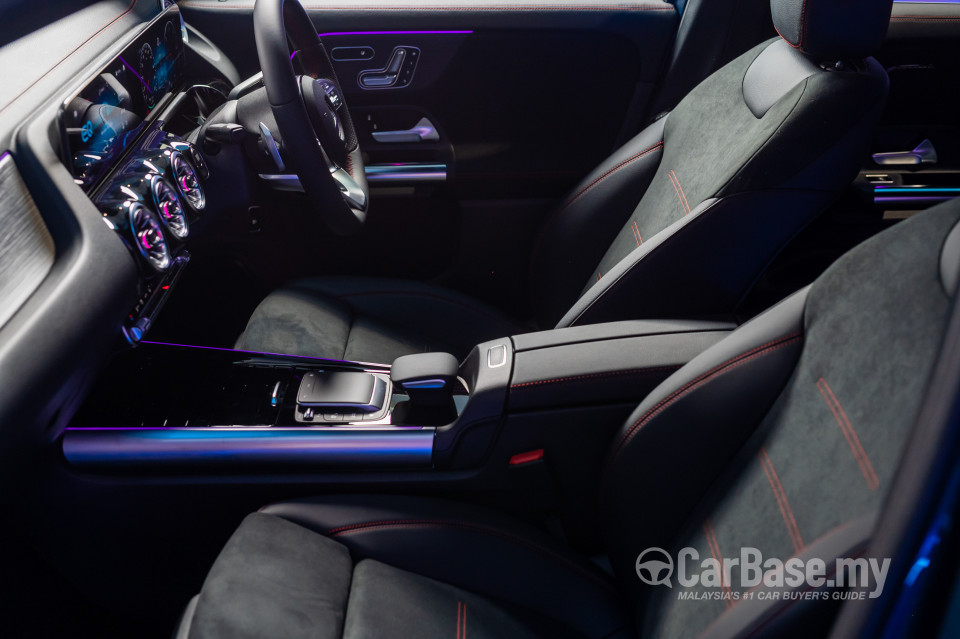 Mercedes-Benz EQA H243 (2022) Interior
