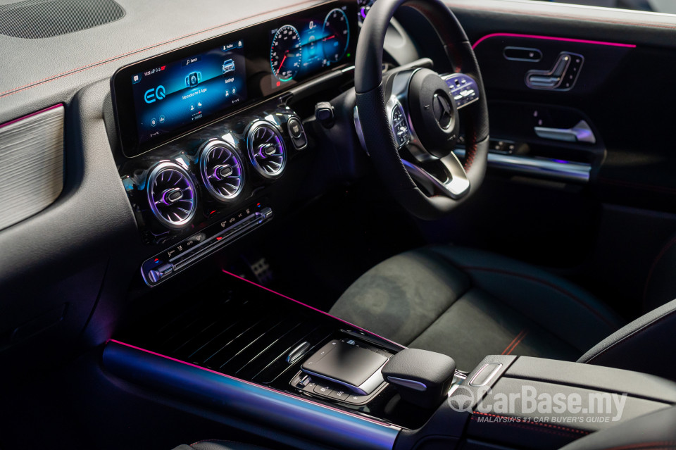 Mercedes-Benz EQA H243 (2022) Interior
