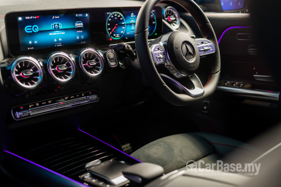 Mercedes-Benz EQA H243 (2022) Interior