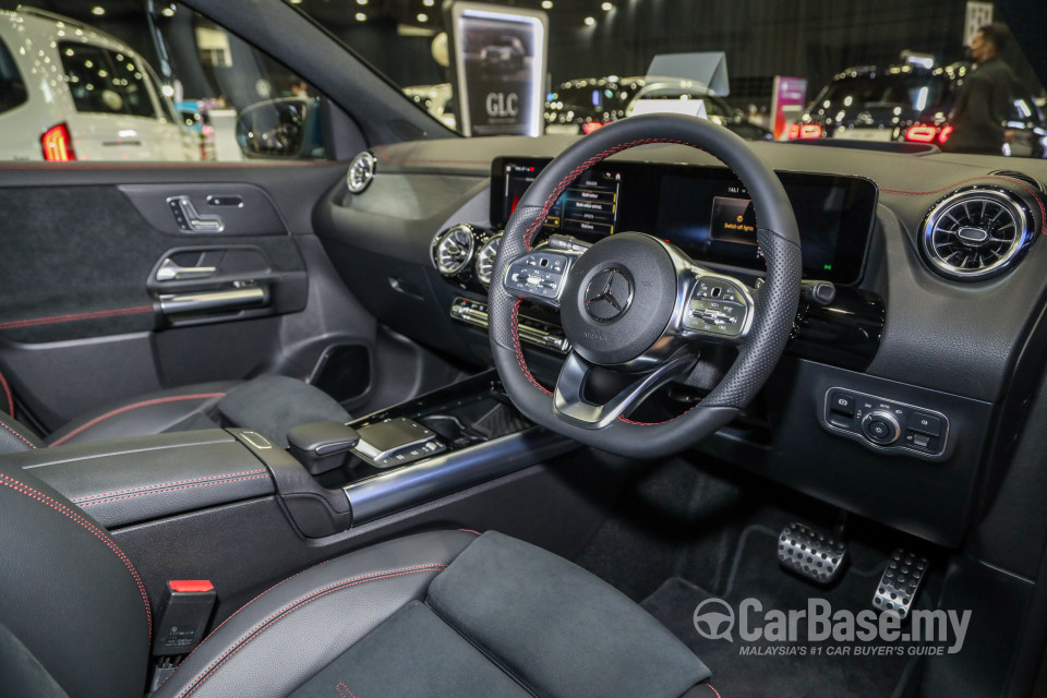 Mercedes-Benz EQA H243 (2022) Interior