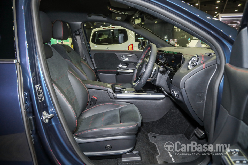Mercedes-Benz EQA H243 (2022) Interior