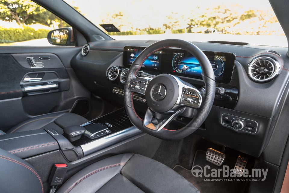 Mercedes-Benz EQA H243 (2022) Interior