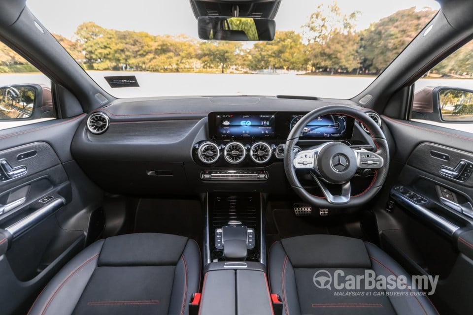 Mercedes-Benz EQA H243 (2022) Interior