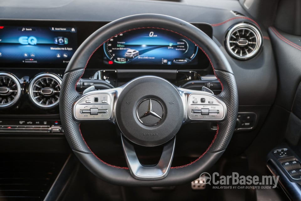 Mercedes-Benz EQA H243 (2022) Interior