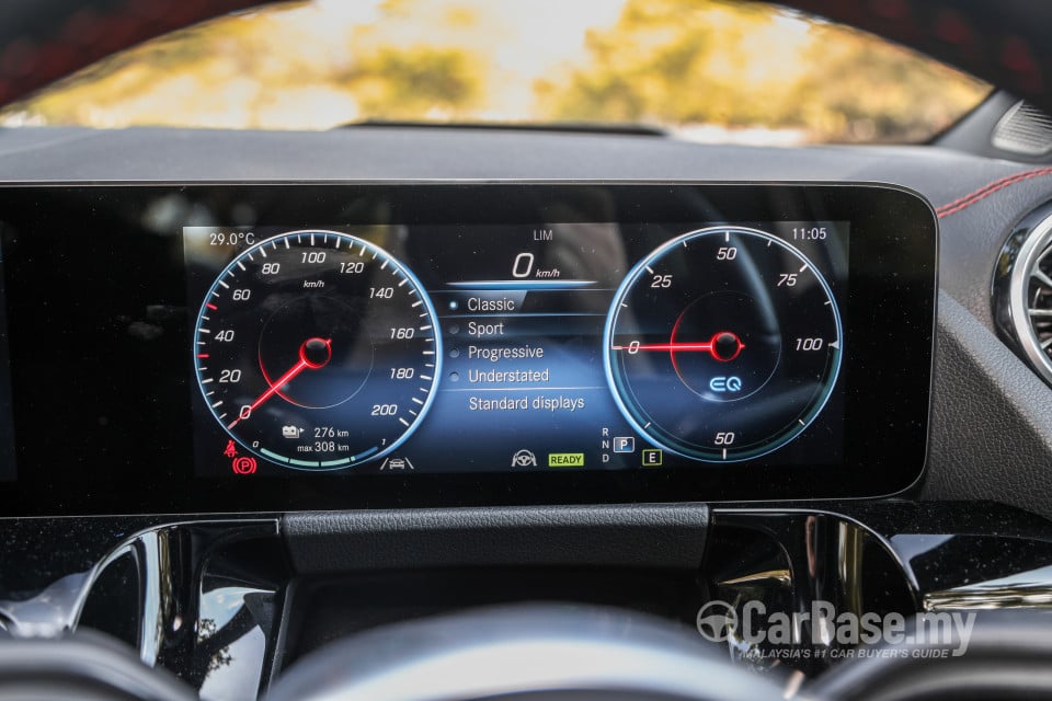 Mercedes-Benz EQA H243 (2022) Interior