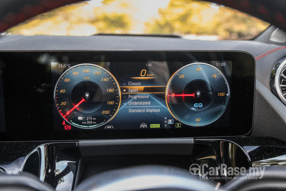 Mercedes-Benz EQA H243 (2022) Interior