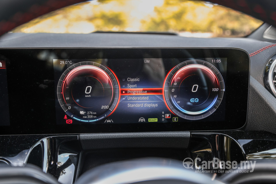 Mercedes-Benz EQA H243 (2022) Interior