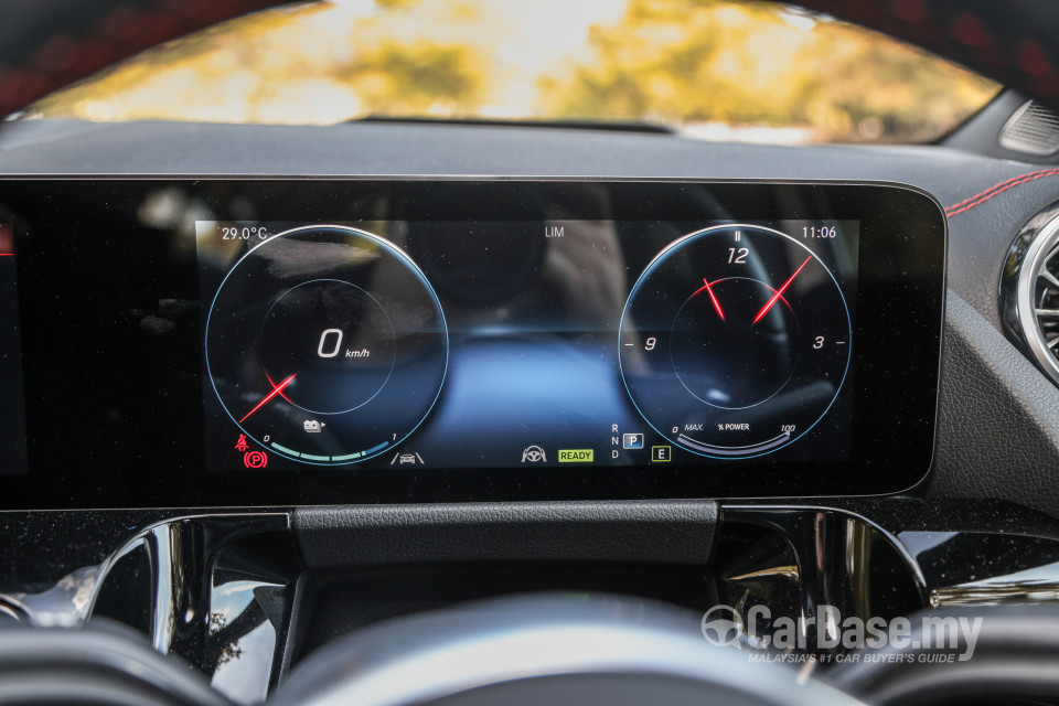Mercedes-Benz EQA H243 (2022) Interior