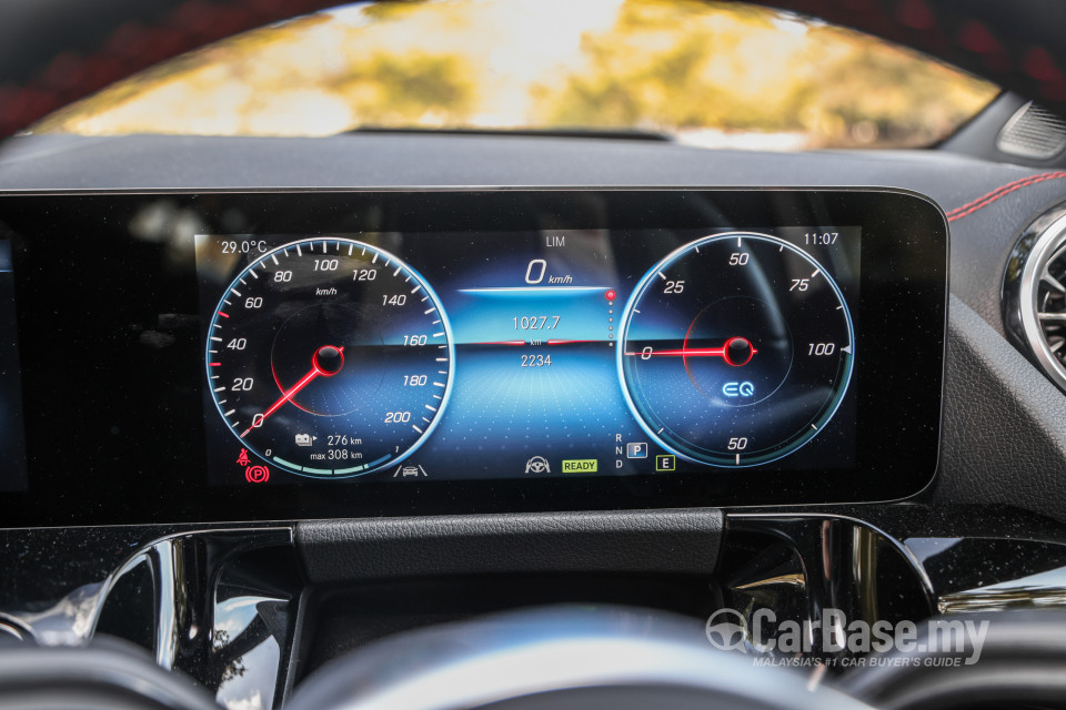 Mercedes-Benz EQA H243 (2022) Interior