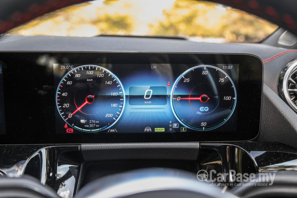 Mercedes-Benz EQA H243 (2022) Interior