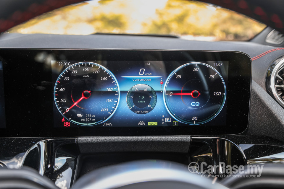 Mercedes-Benz EQA H243 (2022) Interior