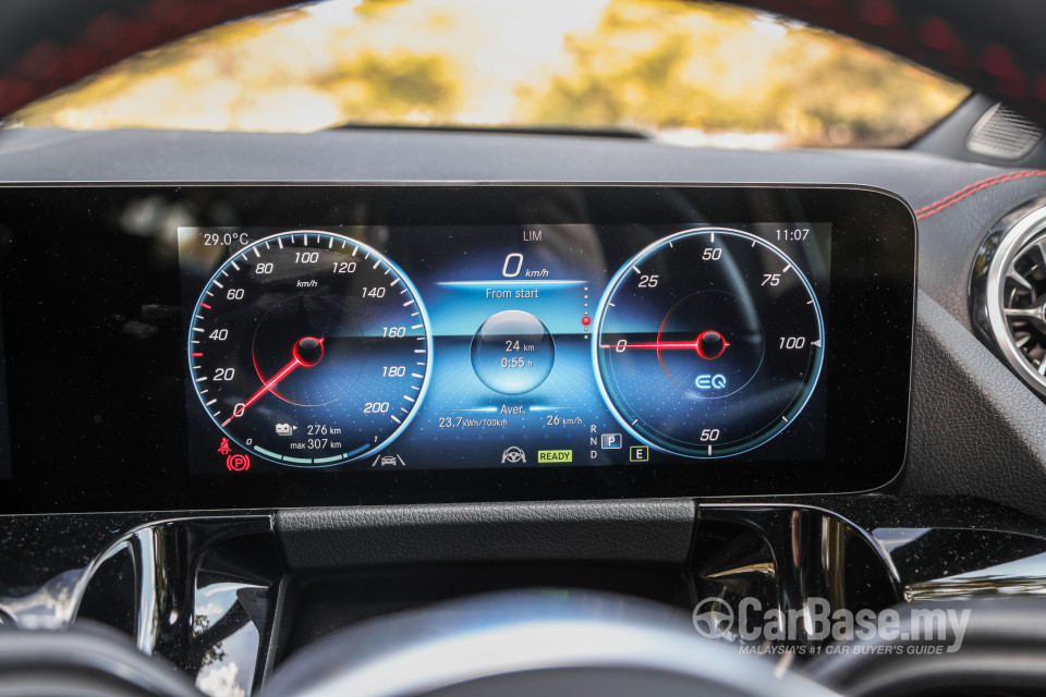 Mercedes-Benz EQA H243 (2022) Interior